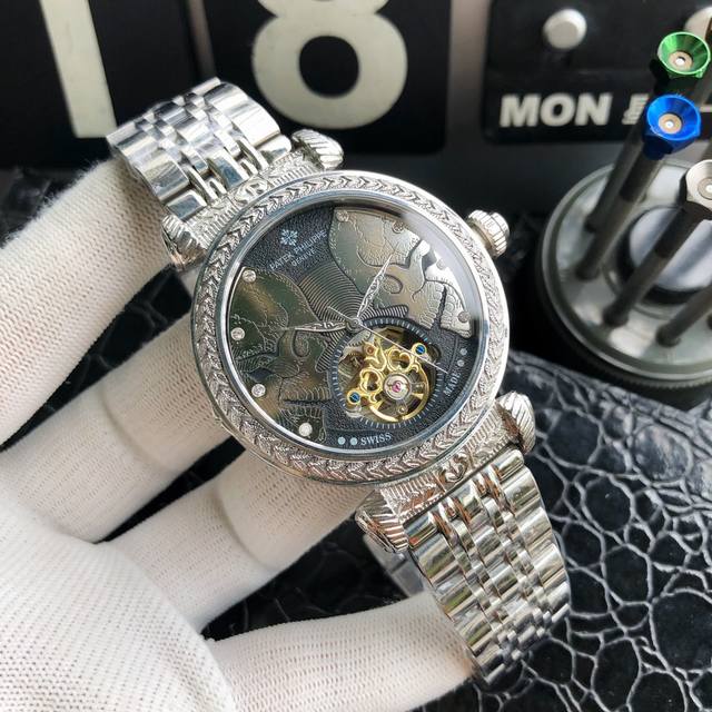统一价： 品牌：百达翡丽----尊贵高端男表 ！奢华大气类型，精品顶级男士腕表，顶级镂空机械机芯 稳定 顶级316精钢 耐用 矿物质超强镜面玻璃 高清，耐磨 立
