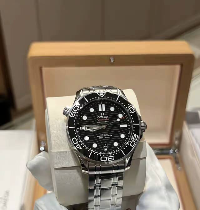 Omega欧米茄 自动机械机芯 300米潜水 至臻天文台表 男表 瑞表 42Mm 黑色表盘 精钢表壳 精钢表带