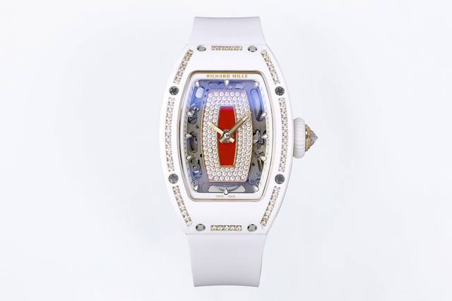 Zf再续华美篇章 精致璀璨.魅力之作 “表界女神” 理查德米勒Rm07-1黑白陶瓷镶钻系列 1 Zf的陶瓷镶钻工艺:陶瓷表壳在配备金钢石钻孔铲边工具的专业Cnc