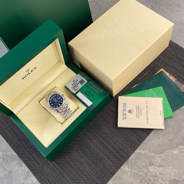劳力士星期日历型_ Day-Date，经典之王 日志 真真正正的白金款烟熏蓝盘来啦，最顶级版本表盘尺寸36Mm！ 对标正品！整表克配重180左右 上手沉甸甸，手