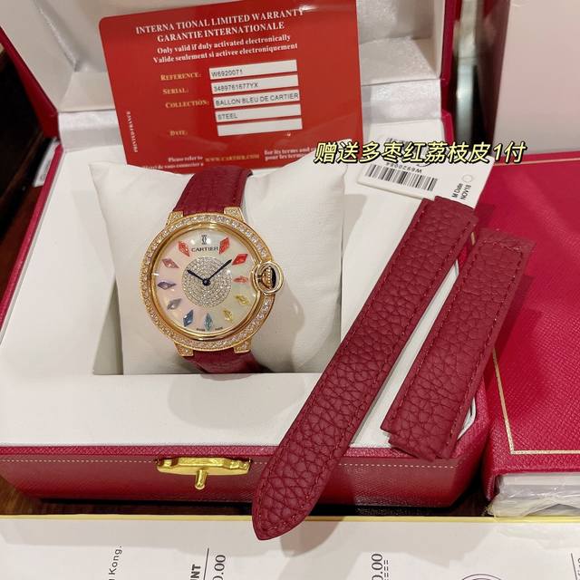 New今年大火的枣红荔枝纹皮热烈又庄重 最火爆的色系 具有丰收喜庆之意 完美的治愈色 很气质的颜色，荔枝纹皮饱和度恰到好处，细腻的羊皮戴上手超级柔软舒适关键是超