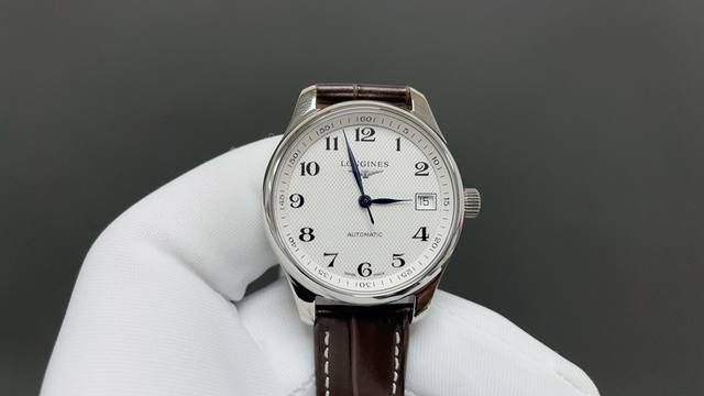 皮 钢910浪琴名匠女款系列L2.357.4.87.0简约优雅尽显从容气度！ 功能与原版同步 ， 表壳 腕表尺寸349.2用心研发，不放过任何细节，一丝不苟的还