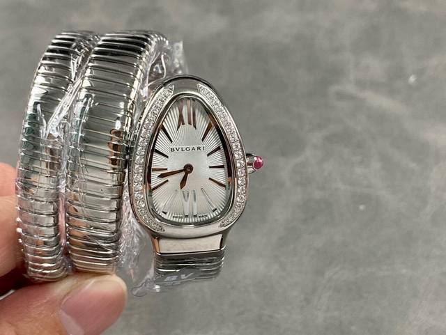Bv出品 市面最高版本，完美 宝格丽 蛇形经典，35Mm精致细腻的做工达到与互换的水平 白富美专属蛇形手表绝对是宝格丽的独创产品，属于宝格丽Serpenti系列