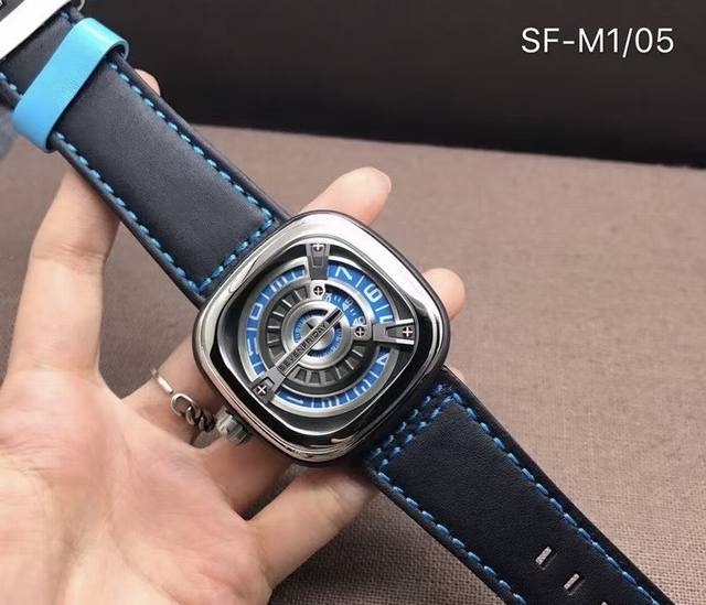 顶级品质，高性价比 品名：七个星期五 男士机械Sevenfriday 新颖设计，以圆盘代替时针，错落有致 型号：Sf-M1 05 蓝色可选Nfc 尺寸：47*1