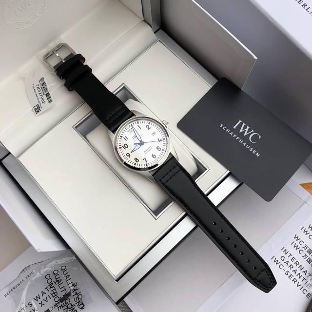 硬货！Iwc327002，万国飞行员马克十八传承腕表，采用原装瑞士Eta2892机芯，40Mm表径。独家渠道进口意大利Santoni牛皮，一条牛皮成本相当于市场