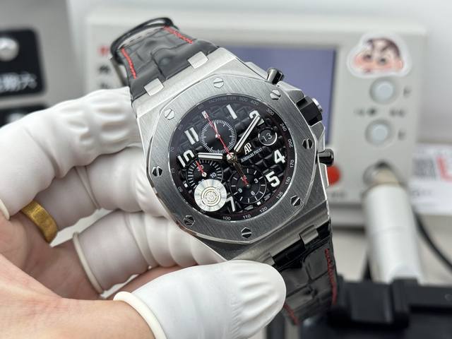 胶带 皮带 钢带 Omf Ap皇家橡树26238，12位小秒，尺寸是热门的42表径，彰显大气又不失精致，表盘采用Mega Tapisserie” 超大型格纹装饰