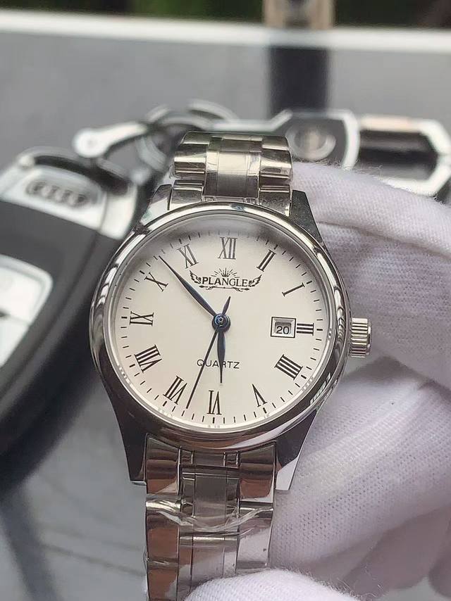 品牌：铂天使-Plangle优雅女士腕表，简约三针搭配3字位单日历设计，316精钢表壳，高级瑞士石英机芯，尺寸：30Mm厚10Mm，顶级316精钢钢带，装配原装