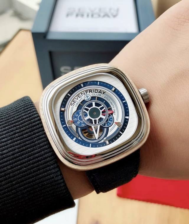 七个星期五 Sevenfriday 新颖设计！木头边框！采用泰国桃木打造！蓝色表盘蓝色真皮表带！型号：Sf-B 026Bullrush Really 2018。
