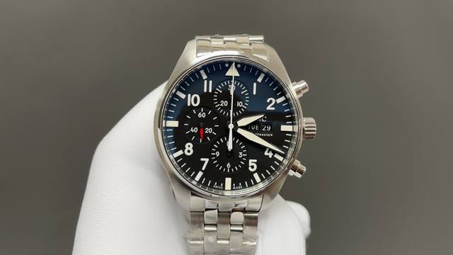 Tw Factory Iwc 万国飞行员系列Iw377701. 1.腕表采用玫高科技镀金，做工成熟，线条清晰而富有立体感，颜色搭配和谐，非常百搭 Iw2 2.与