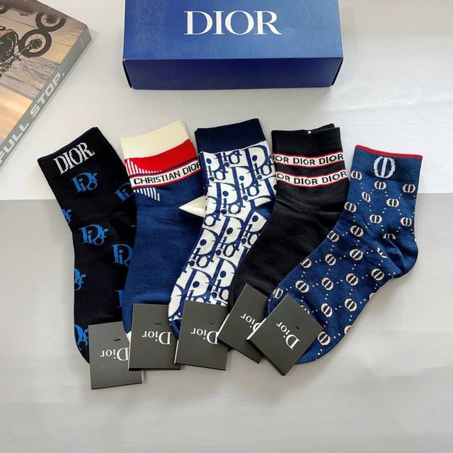 5 pairs per box with packaging. Dior's new calf socks! Pure cotton fabric, tren