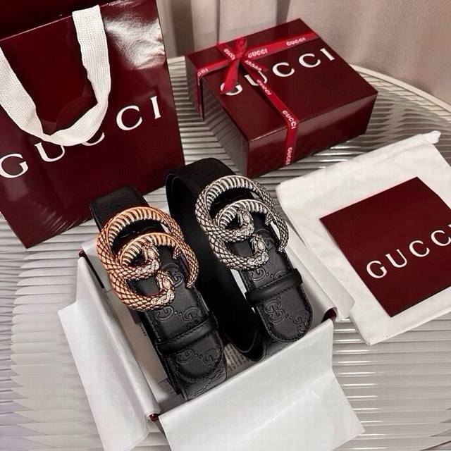 This Gucci men's belt is eye-catching and stylish. From the early spring collec