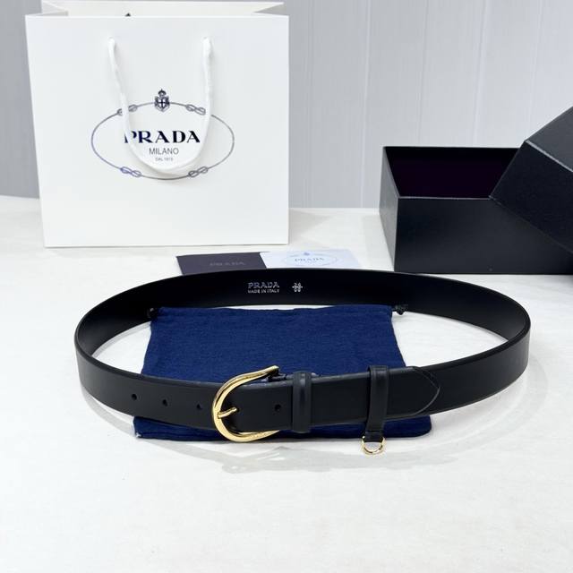 Prada, stylish and sophisticated! Versatile and elegant, 3.5cm wide. (Official