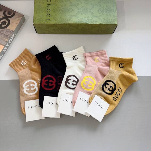 A box of 5 pairs of Gucci socks, a super popular item on Instagram, made of pur