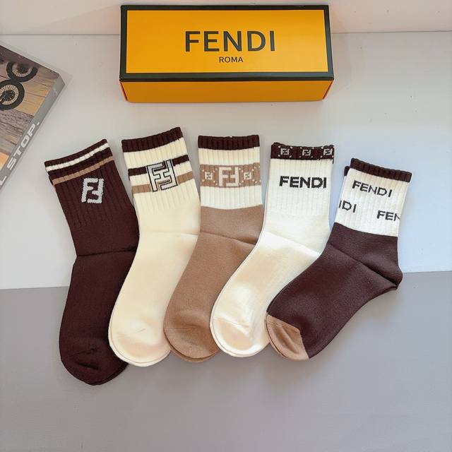 5 pairs per box with packaging Fendi new logo rabbit fur mid-calf socks! Classi