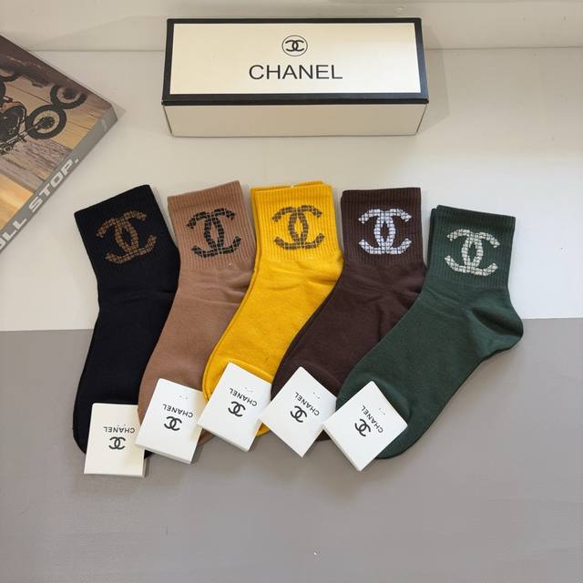 5 pairs per box with packaging Chanel's new high-end socks! Hot-selling lettere