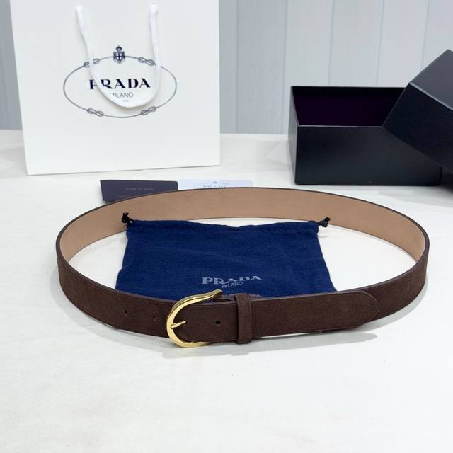 Prada, stylish and sophisticated! Versatile and elegant, 3.5cm wide. (Official