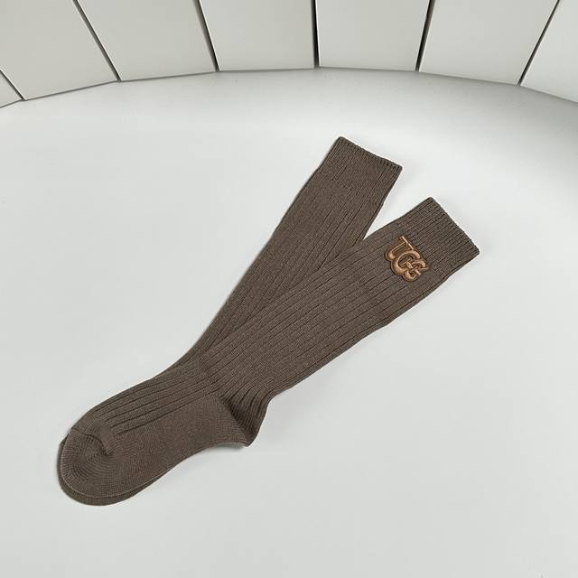 Special Packaging Ugg New Classic Calf-Style Accessory Socks! One pair per box,