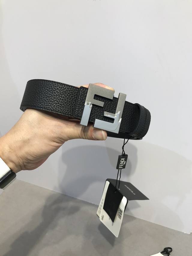 Delivered with original packaging. New Fd model, 38mm wide, supports NFC chip sc