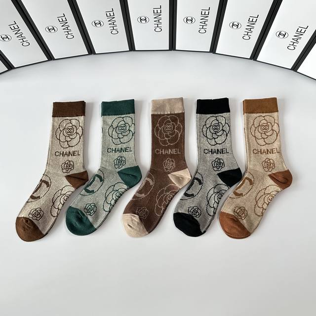 Special boutique packaging Chanel's new double-needle mid-length slouch socks! O