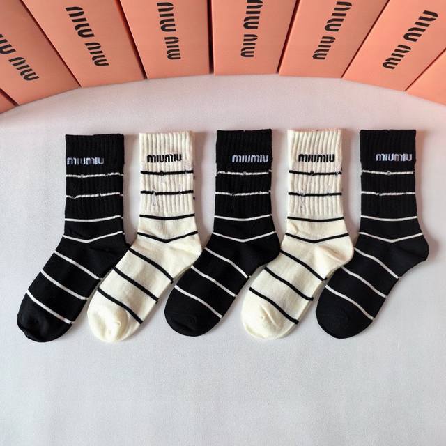 Special packaging from official stores! Miu Miu's new mid-length slouch socks! F