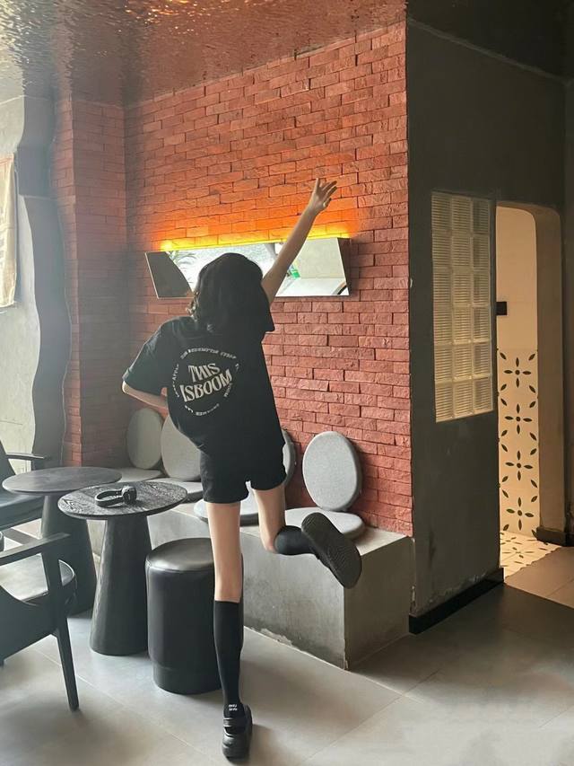 Comes with packaging One pair per box Miu Miu classic logo pure cotton calf soc