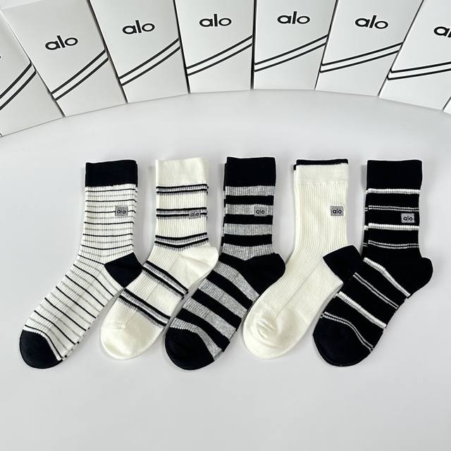 Special packaging from boutiques! New cashmere embroidered mid-length slouch soc