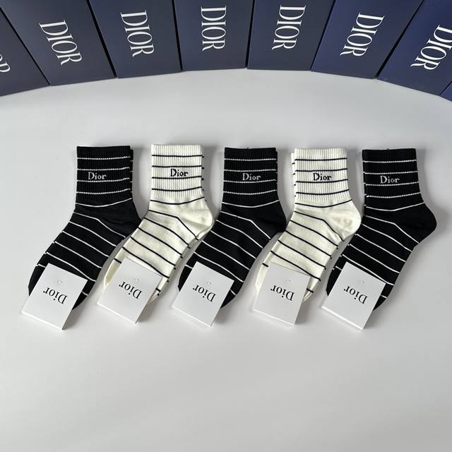 Special packaging from the official store! Dior's new mid-length slouch socks! F