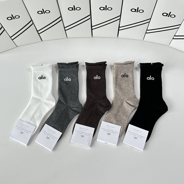 Special packaging from the official store! New mid-length slouch socks! Five pai