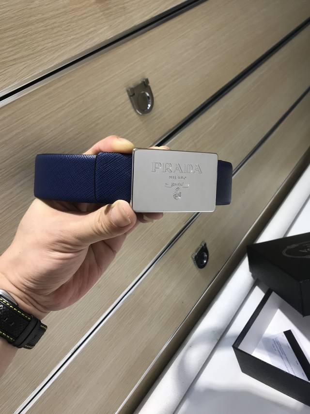 Comes with original retail packaging, 35mm wide punch, supports NFC. Original s