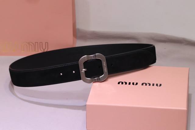 Miumiu Boutique New Arrival Perfect 1:1 Replica of Exquisite Vintage Gilded Buck