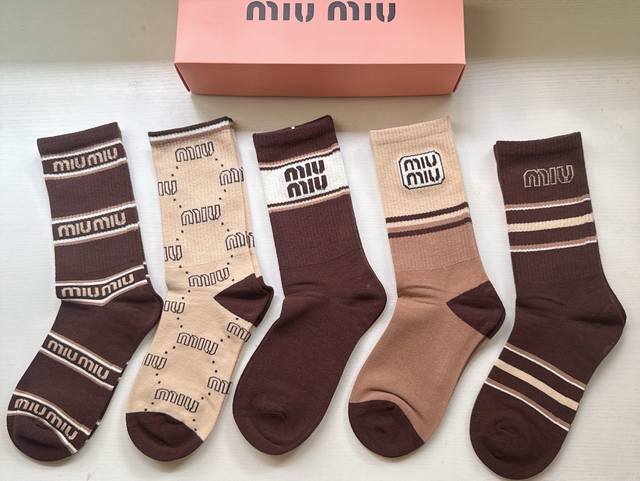 Special offer: New Miumiu women's knee-high socks, five pairs per box, jacquard