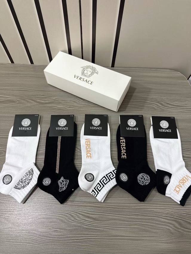 Special offer: Versace new men's socks, five pairs per box, made of pure cotton