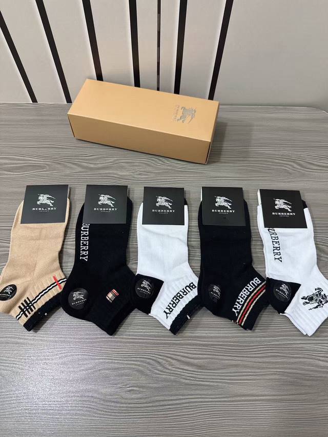 Special Burberry men's socks, new arrival. Box contains five pairs. Made of pur