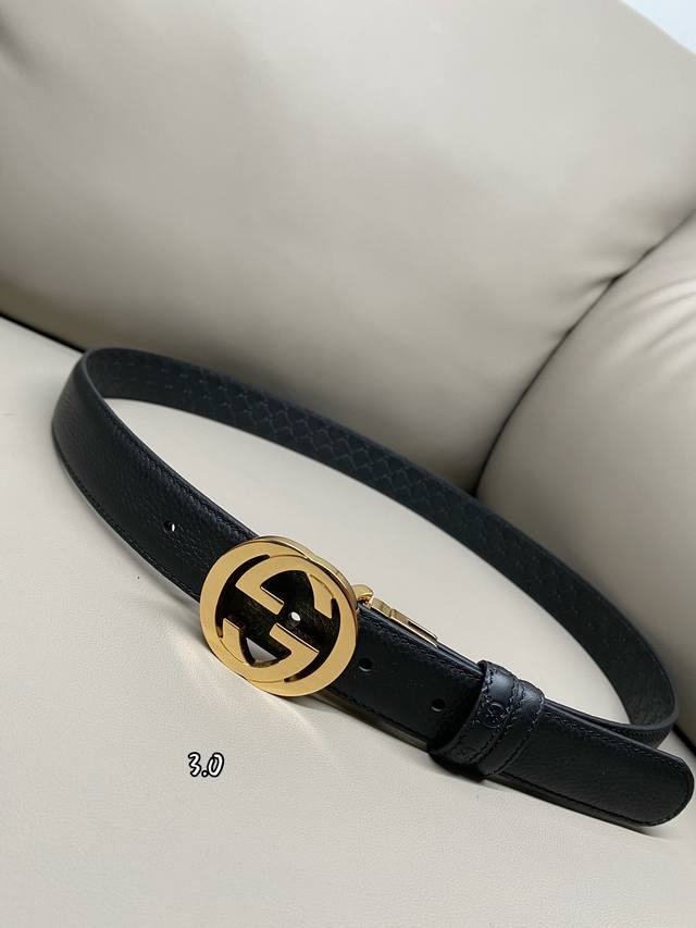 This 3.0mm wide Gg Marmont series leather strap is part of the 2025 Pre-Fall co