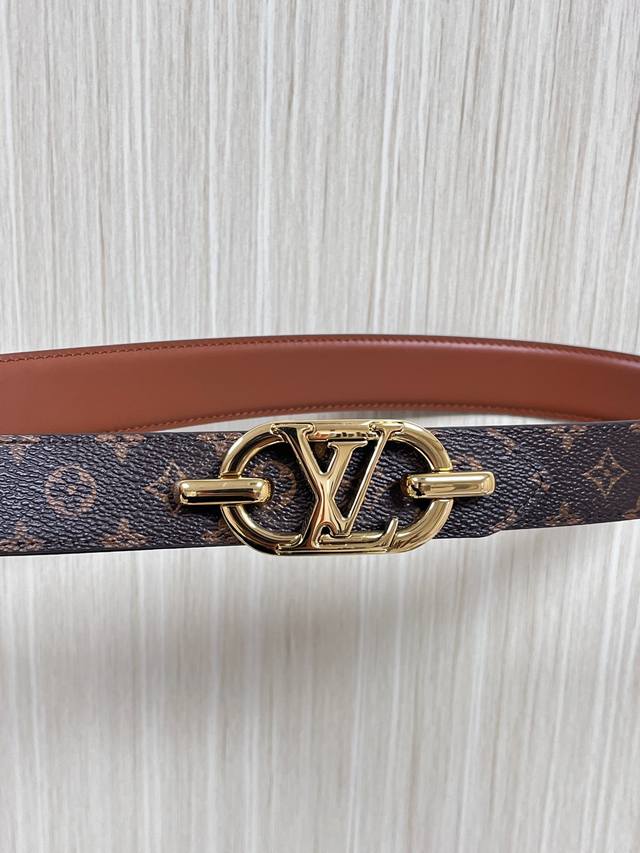 New for the season, this belt is crafted from luxurious calfskin and Monogram c