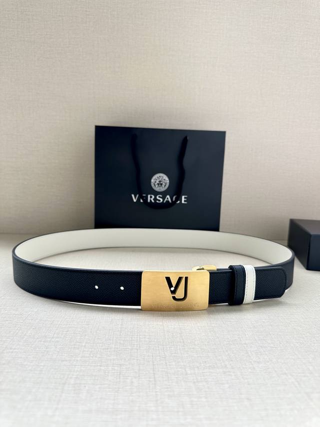 Width 3.5cm This is a 35mm full-grain leather belt with a metal Greca buckle an