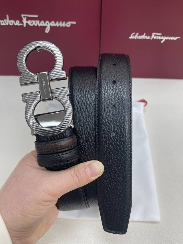 Fila double-sided imported calfskin, with a delicate and soft feel. Paired with