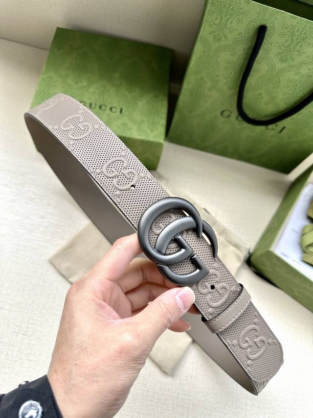 Width 4.0Cm This Gucci piece seamlessly blends the brand's past and future, rei