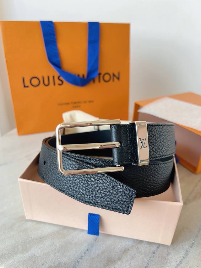 New Arrival! Louis Vuitton Men's Classic Buckle Belt Suitable for both business