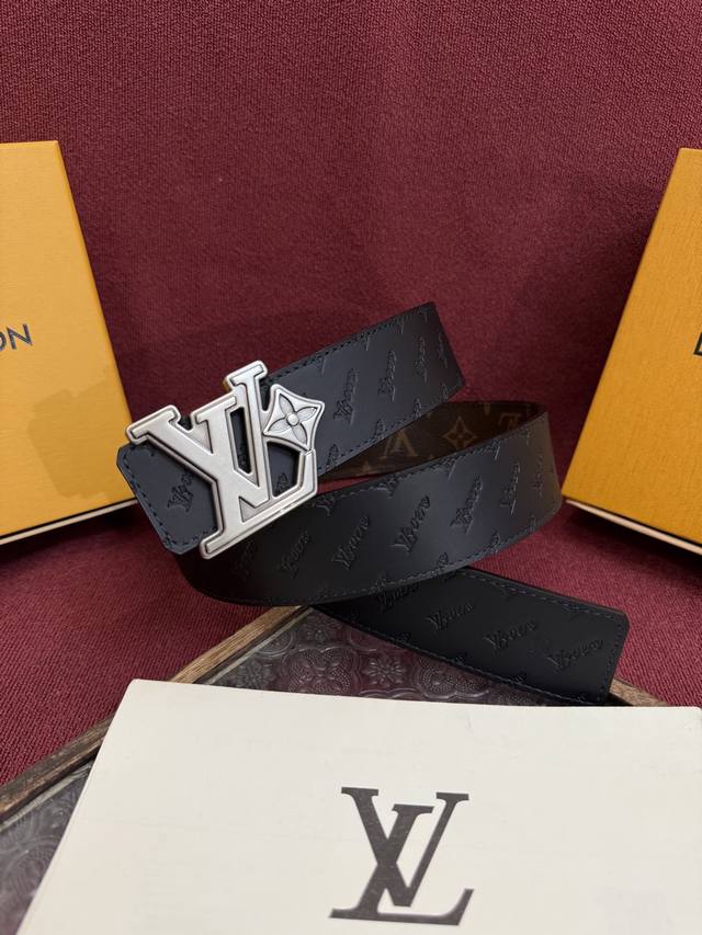 Lv Dimension 4.0 reversible belt introduces classic style to a fresh design. The