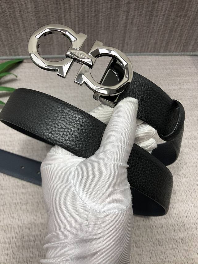 Comes with a full set of Ferragamo packaging and gift box: Original single-side