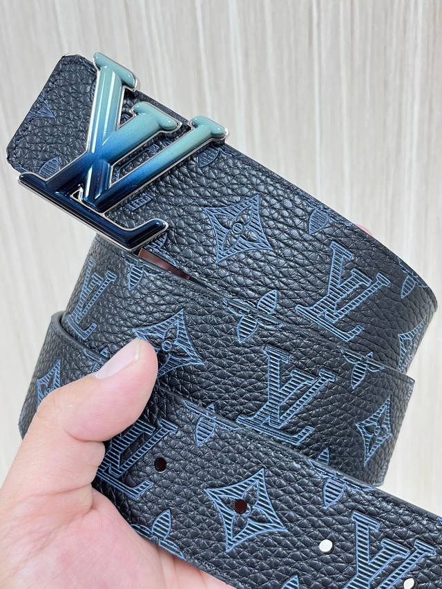 4.0 Wide 2025 New Arrival: The LV Pyramide belt, crafted from natural calfskin a