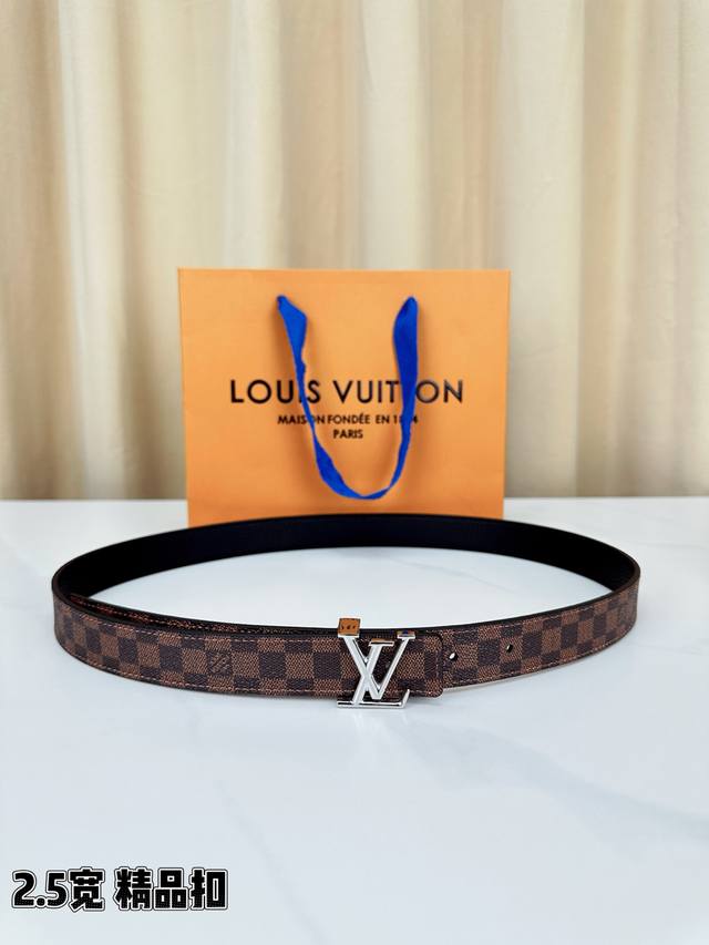 Louis Vuitton 2.5cm wide classic leather belt, featuring the iconic Monogram des