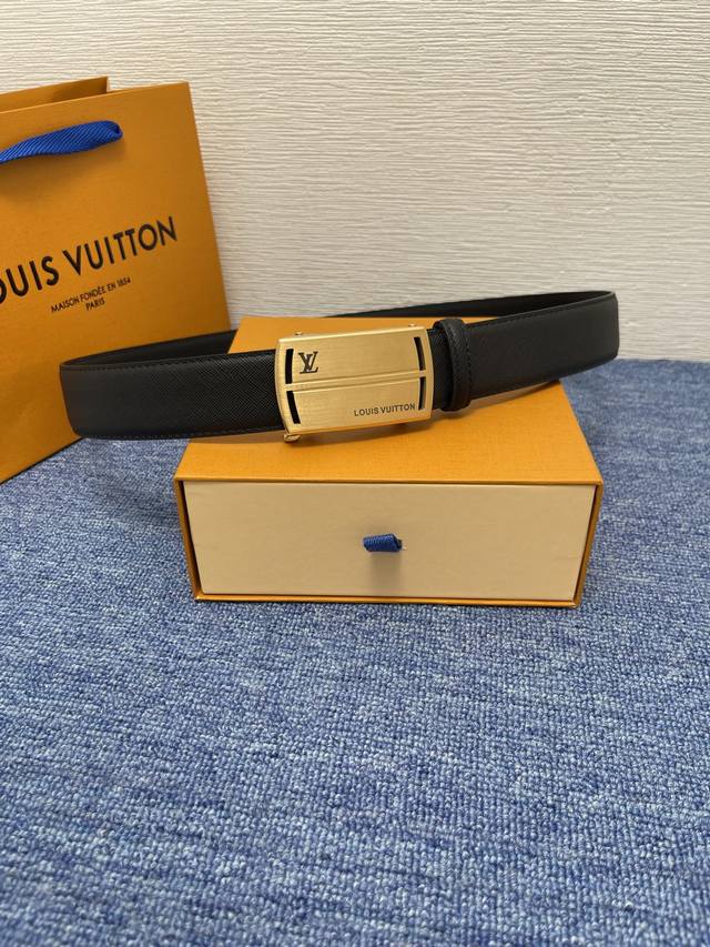 Brand: Louis Vuitton (LV) new imported calfskin leather, with a delicate and so