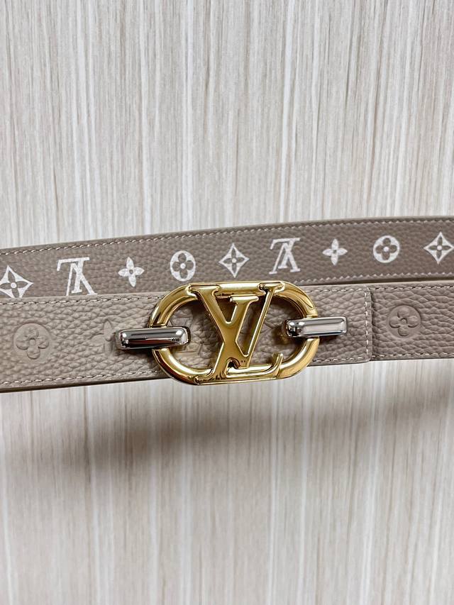 New for the season, this belt is crafted from luxurious calfskin and Monogram c