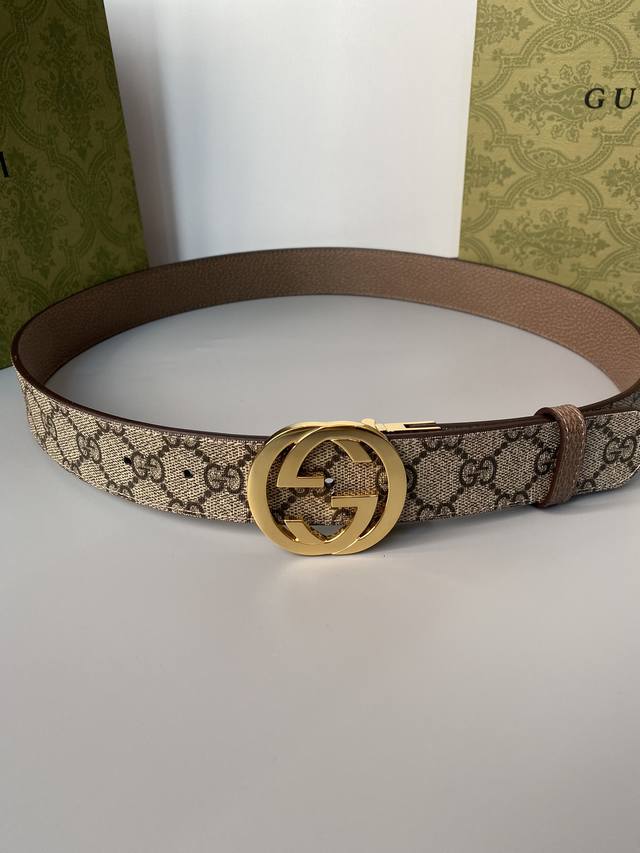 Gucci 3.5cm square G buckle reversible leather belt, featuring a double-sided de