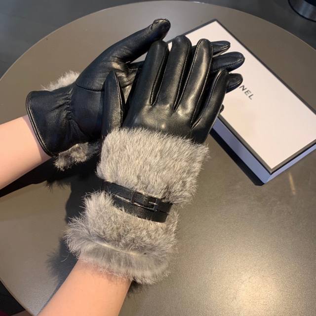 Chanel 2025 Fall/Winter Slippery Rabbit Fur Lambskin Gloves for Touchscreen Phon