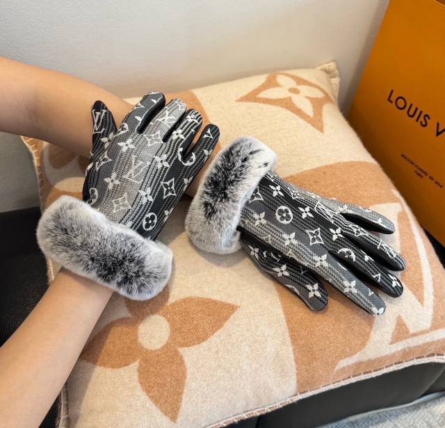 2025Lv Gradient Lazy Rabbit Fur New Fabric and Leather Gloves, Stylish Motorcycl