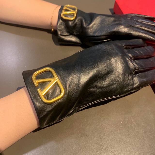 2025 New Exclusive First Release Valentino Touchscreen Women's Gloves Original Q