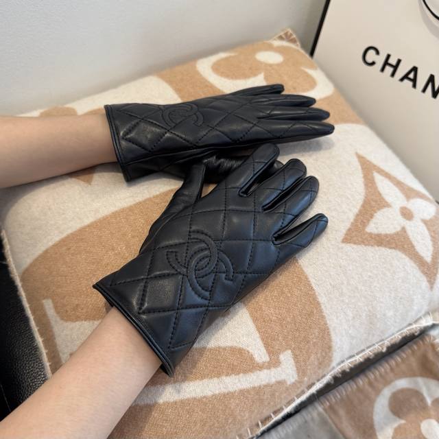 2025 New Arrival - Large prismatic touchscreen women's gloves, Chanel original q
